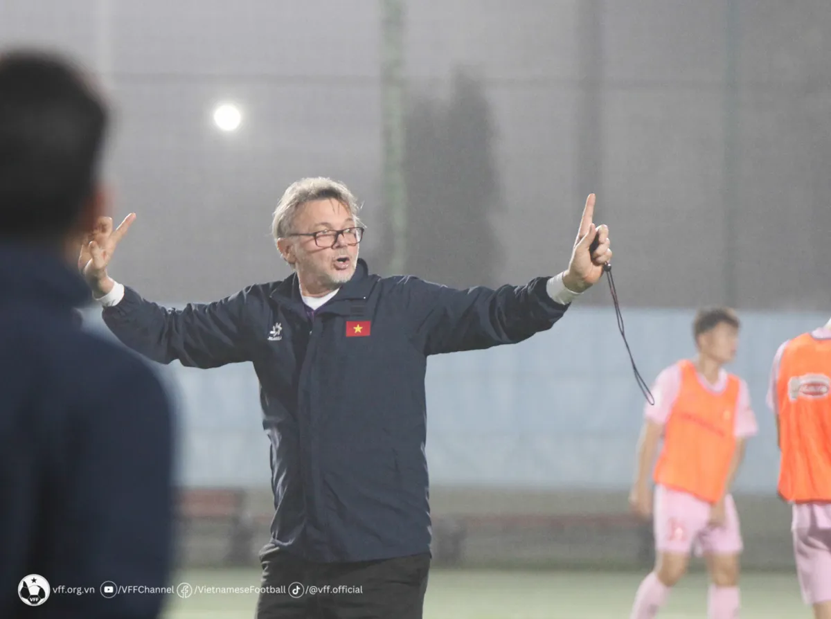 Tuyển Việt Nam tập trung đủ qu&acirc;n số, t&iacute;ch cực tập luyện cho cuộc đọ sức với Indonesia  - Ảnh 2.