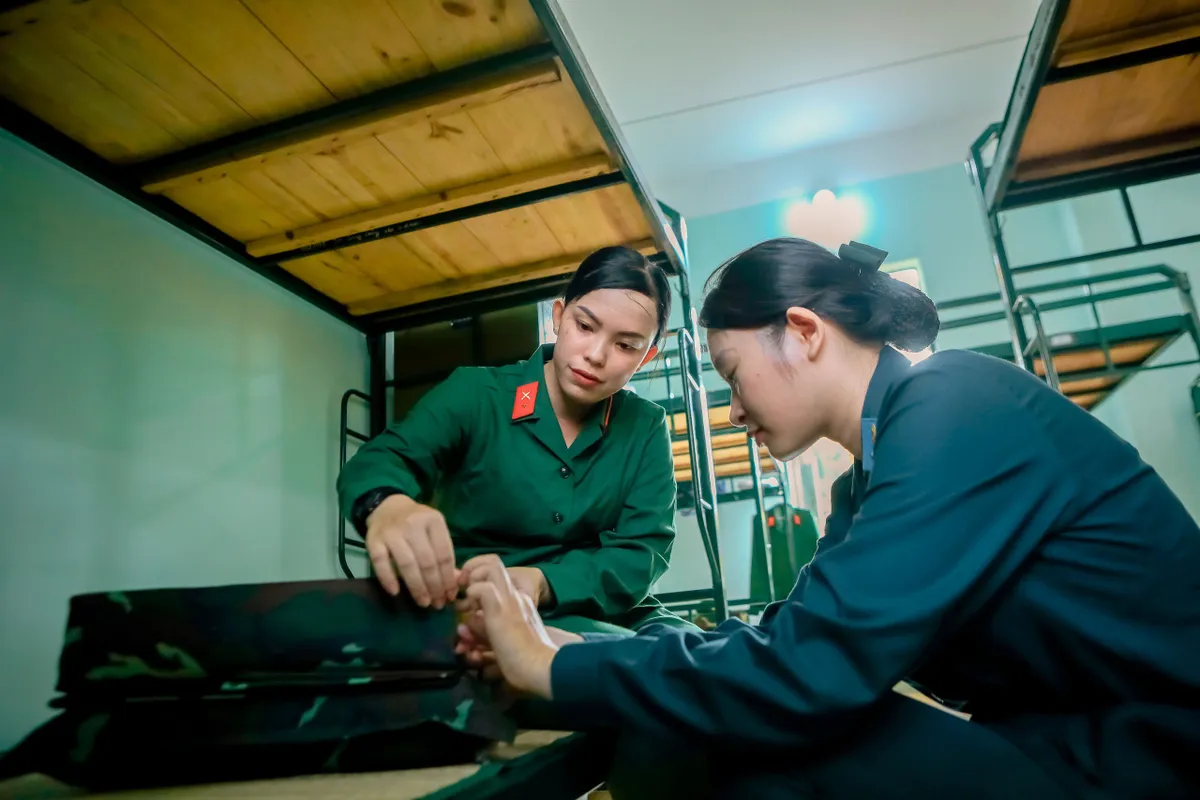 Những b&oacute;ng hồng trong qu&acirc;n ngũ - Ảnh 2.