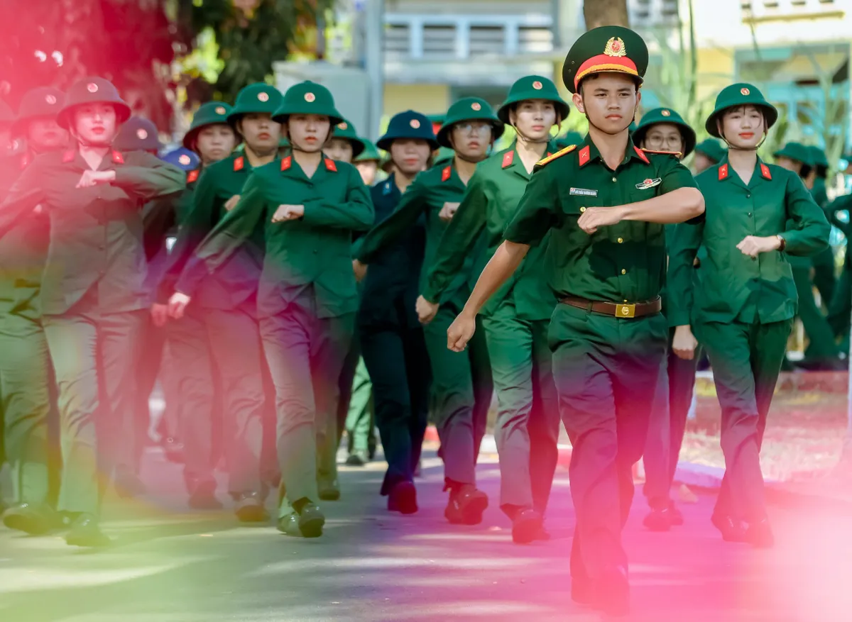 Những b&oacute;ng hồng trong qu&acirc;n ngũ - Ảnh 1.