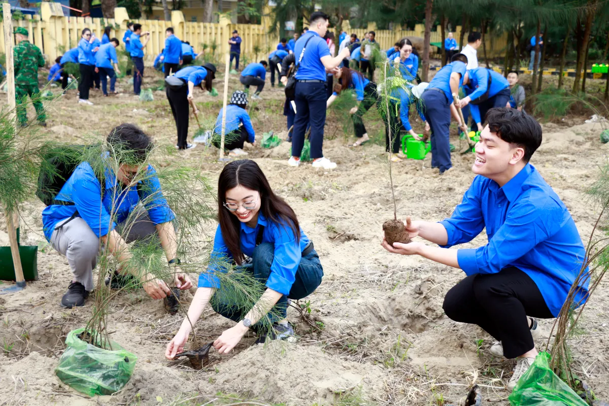 Vui Tết trồng cây 2024: “Bạn cứ trồng một cái cây, những chú chim ca hát sẽ tìm về” - Ảnh 4.