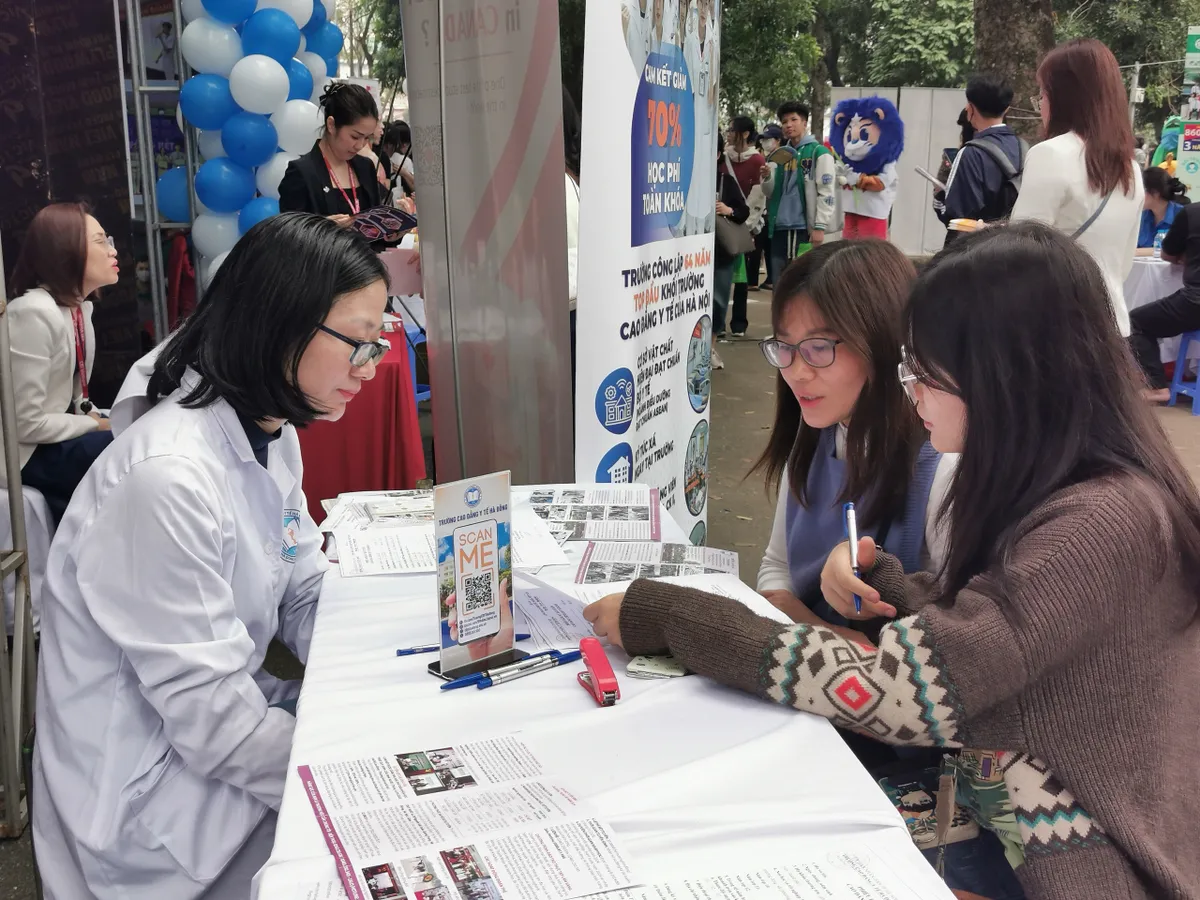 Nhiều trường đại học tuyển sinh bổ sung hàng trăm chỉ tiêu- Ảnh 1.