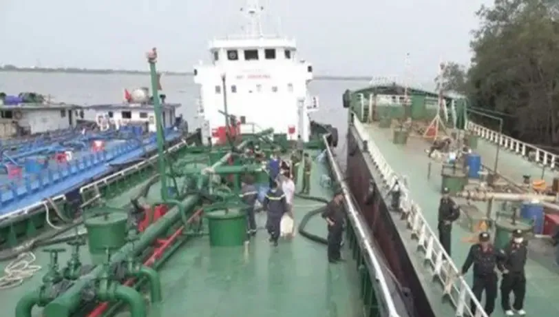 Mở rộng điều tra vụ án buôn lậu 200 triệu lít xăng - Ảnh 1. Mở rộng điều tra vụ án buôn lậu 200 triệu lít xăng - Ảnh 1.