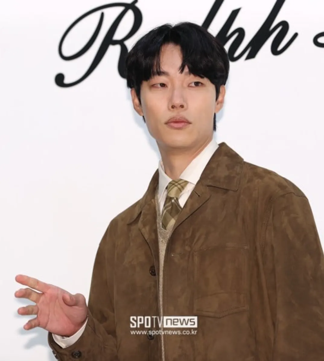 Ryu Jun Yeol lần đầu xuất hiện hậu lùm xùm tình ái, từ chối tạo dáng trước ống kính - Ảnh 1.