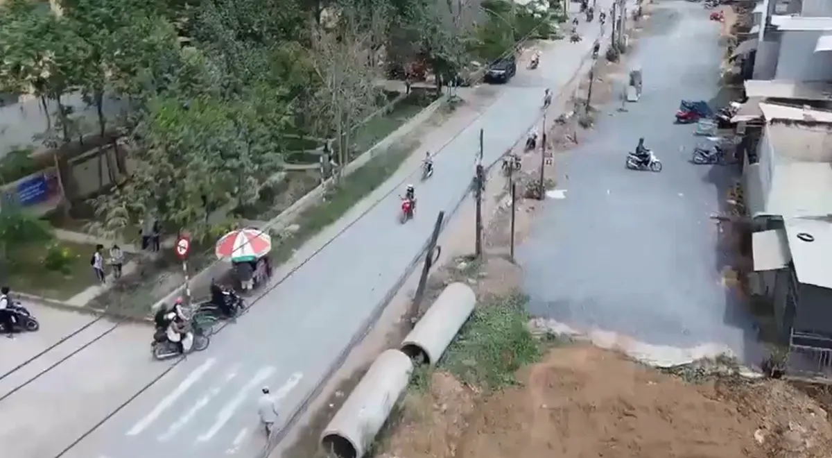 TP Cần Thơ: Người dân khổ sở vì bụi đường  - Ảnh 2.