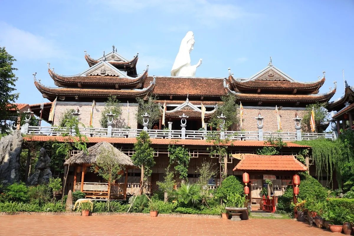 Ch&ugrave;a H&ograve;a Ph&uacute;c: Kh&ocirc;ng gian phật ph&aacute;p thanh tịnh - Ảnh 2.