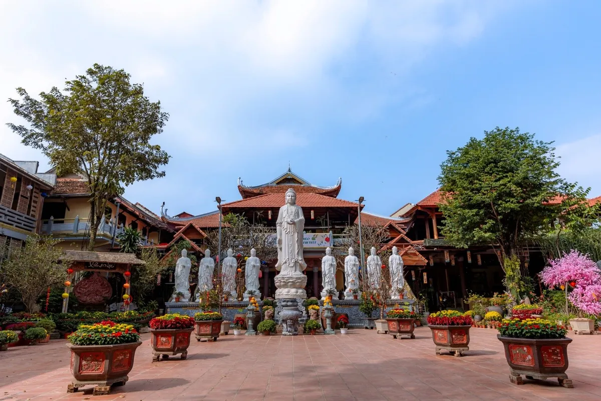 Ch&ugrave;a H&ograve;a Ph&uacute;c: Kh&ocirc;ng gian phật ph&aacute;p thanh tịnh - Ảnh 3.