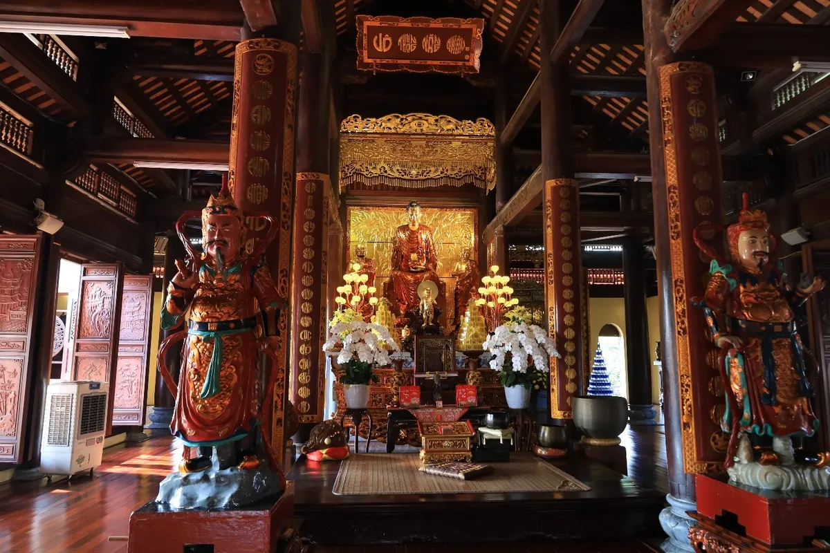 Ch&ugrave;a H&ograve;a Ph&uacute;c: Kh&ocirc;ng gian phật ph&aacute;p thanh tịnh - Ảnh 8.