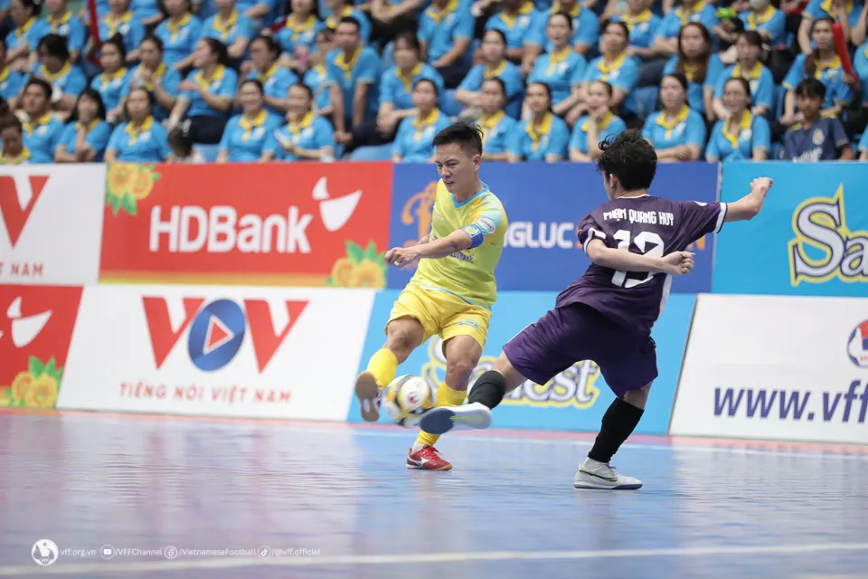 Lượt 3 giải futsal HDBank VĐQG 2024: Sahako và Sanvinest Khánh Hòa thắng trận đầu tiên  - Ảnh 1.