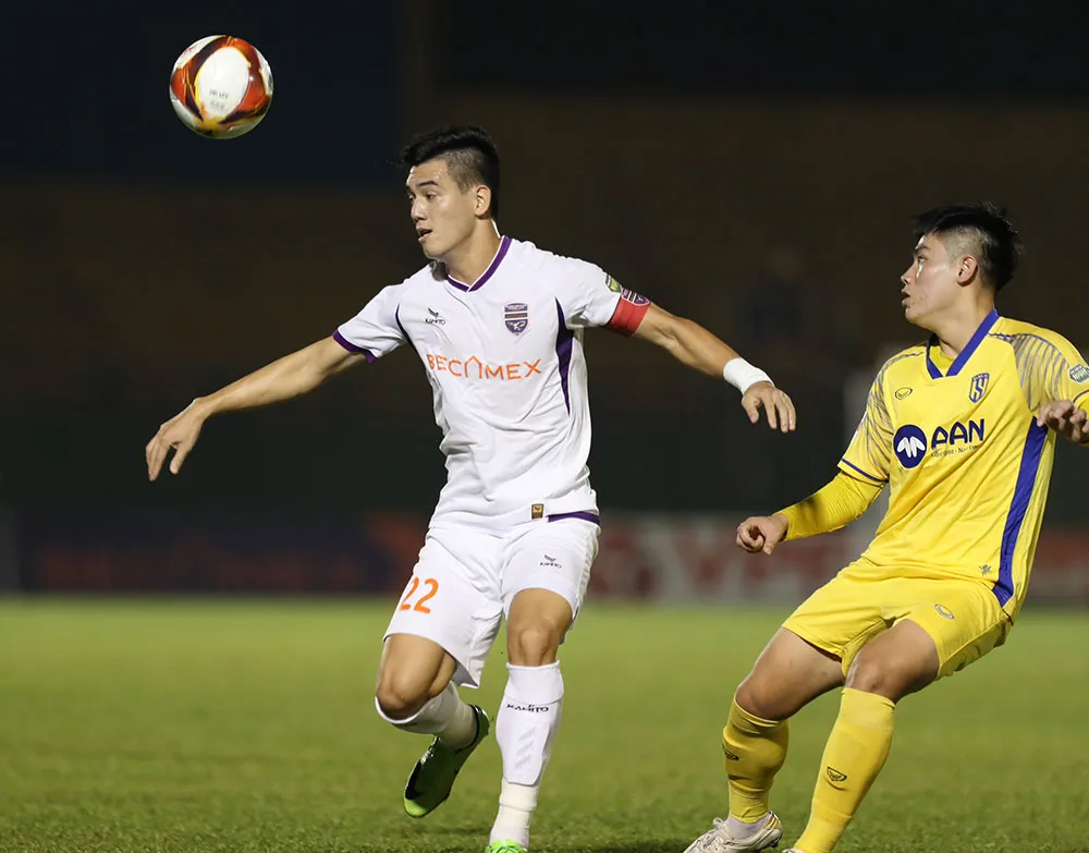 Vòng 13 V.League 2023/24 | Tiến Linh tỏa sáng giúp Becamex Bình Dương giành 3 điểm - Ảnh 1. Vòng 13 V.League 2023/24 | Tiến Linh tỏa sáng giúp Becamex Bình Dương giành 3 điểm - Ảnh 1.