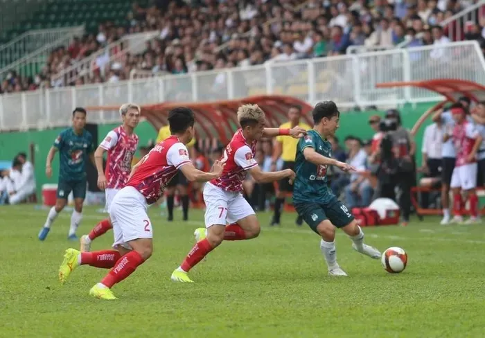 Vòng 13 V.League 2023/24 | Hoàng Anh Gia Lai thắng trận thứ 2 liên tiếp - Ảnh 2. Vòng 13 V.League 2023/24 | Hoàng Anh Gia Lai thắng trận thứ 2 liên tiếp - Ảnh 2.