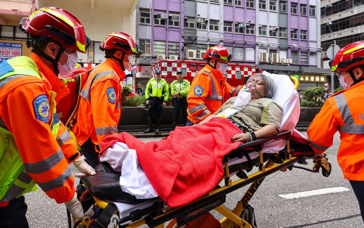 Cháy lớn tại tòa nhà cao tầng ở Hong Kong (Trung Quốc), nhiều người thương vong - Ảnh 2.