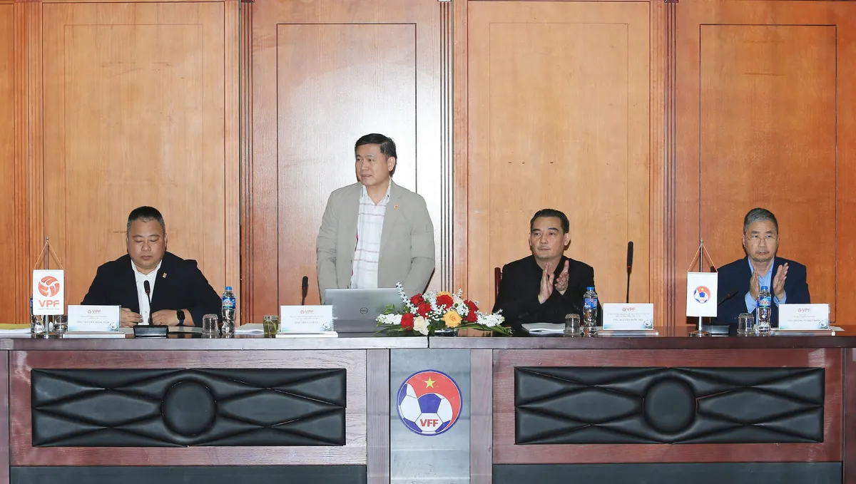 Các CLB V.League thống nhất đề xuất khai mạc mùa giải mới vào tháng 9/2024 - Ảnh 2. Các CLB V.League thống nhất đề xuất khai mạc mùa giải mới vào tháng 9/2024 - Ảnh 2.