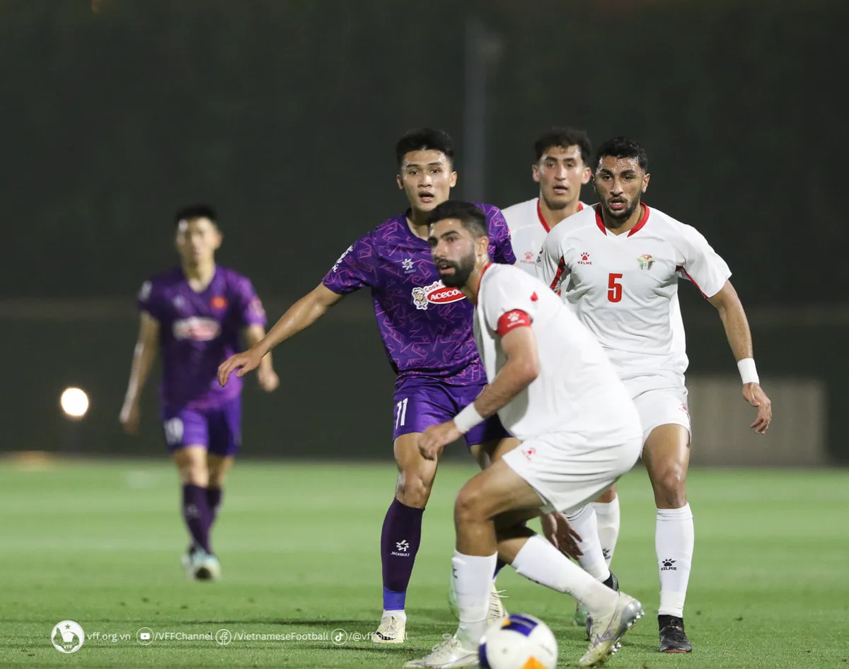 HLV Hoàng Anh Tuấn hài lòng về sự nỗ lực của U23 Việt Nam sau trận thử lửa với U23 Jordan - Ảnh 3. HLV Hoàng Anh Tuấn hài lòng về sự nỗ lực của U23 Việt Nam sau trận thử lửa với U23 Jordan - Ảnh 3.
