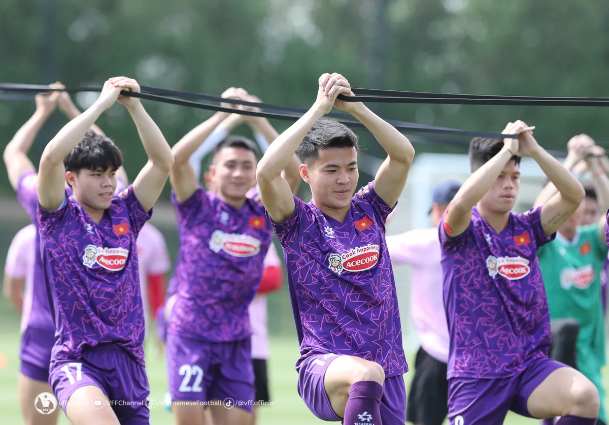 Đội tuyển U23 Việt Nam tích cực rèn sức mạnh dưới trời nắng gắt - Ảnh 1. Đội tuyển U23 Việt Nam tích cực rèn sức mạnh dưới trời nắng gắt - Ảnh 1.