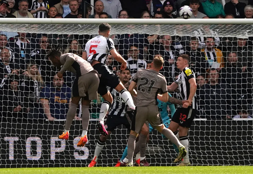 Newcastle United thắng thuyết phục Tottenham - Ảnh 1.