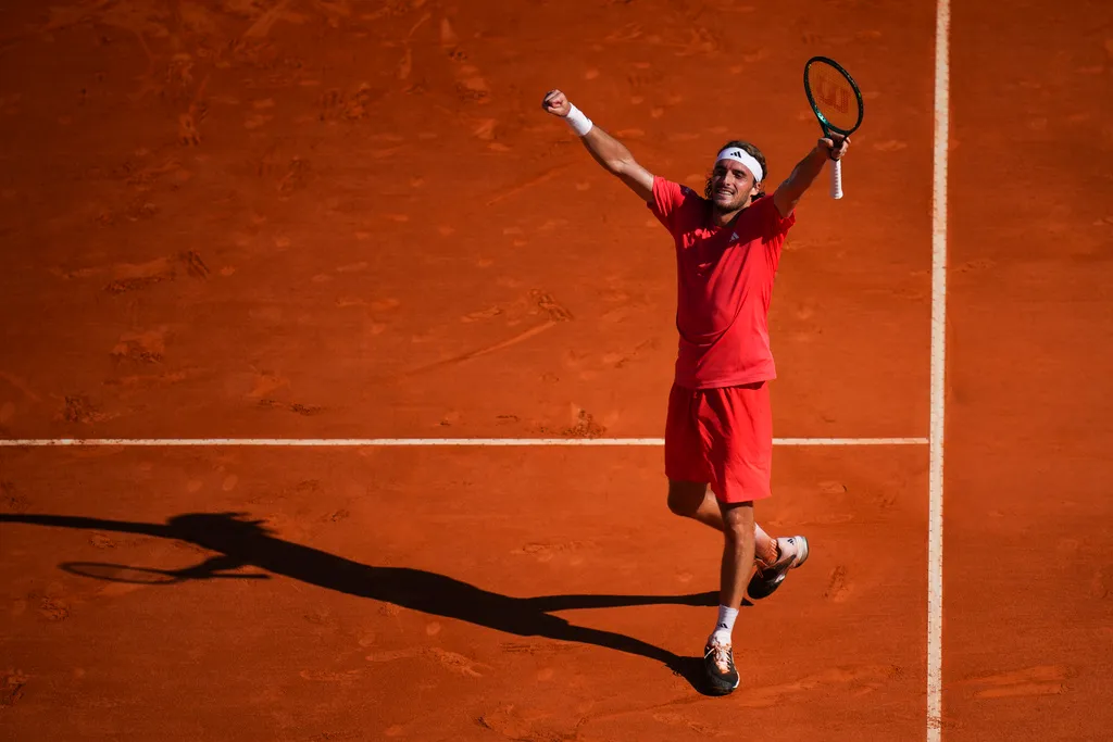 Stefanos Tsitsipas lần thứ 3 vào chung kết Monte Carlo Masters - Ảnh 3. Stefanos Tsitsipas lần thứ 3 vào chung kết Monte Carlo Masters - Ảnh 3.