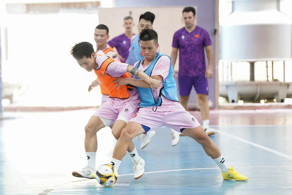 Đội tuyển futsal Việt Nam công bố danh sách chính thức 14 cầu thủ tham dự VCK futsal châu Á 2024 - Ảnh 3. Đội tuyển futsal Việt Nam công bố danh sách chính thức 14 cầu thủ tham dự VCK futsal châu Á 2024 - Ảnh 3.