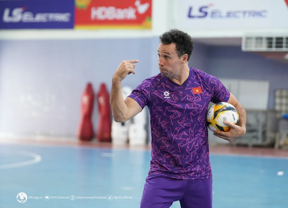 Đội tuyển futsal Việt Nam công bố danh sách chính thức 14 cầu thủ tham dự VCK futsal châu Á 2024 - Ảnh 1. Đội tuyển futsal Việt Nam công bố danh sách chính thức 14 cầu thủ tham dự VCK futsal châu Á 2024 - Ảnh 1.