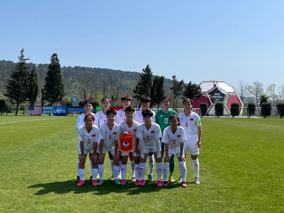 ĐT U16 nữ Việt Nam thi đấu nỗ lực trước ĐT U16 Mỹ  - Ảnh 1.