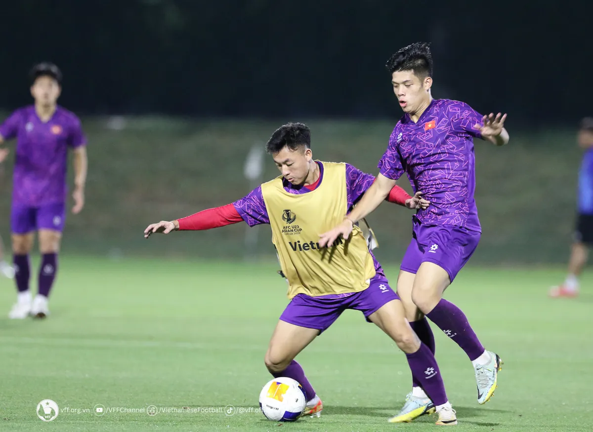 U23 Việt Nam tiếp tục mài sắc lối chơi, rà soát nhân sự trước ngày chốt danh sách - Ảnh 2. U23 Việt Nam tiếp tục mài sắc lối chơi, rà soát nhân sự trước ngày chốt danh sách - Ảnh 2.
