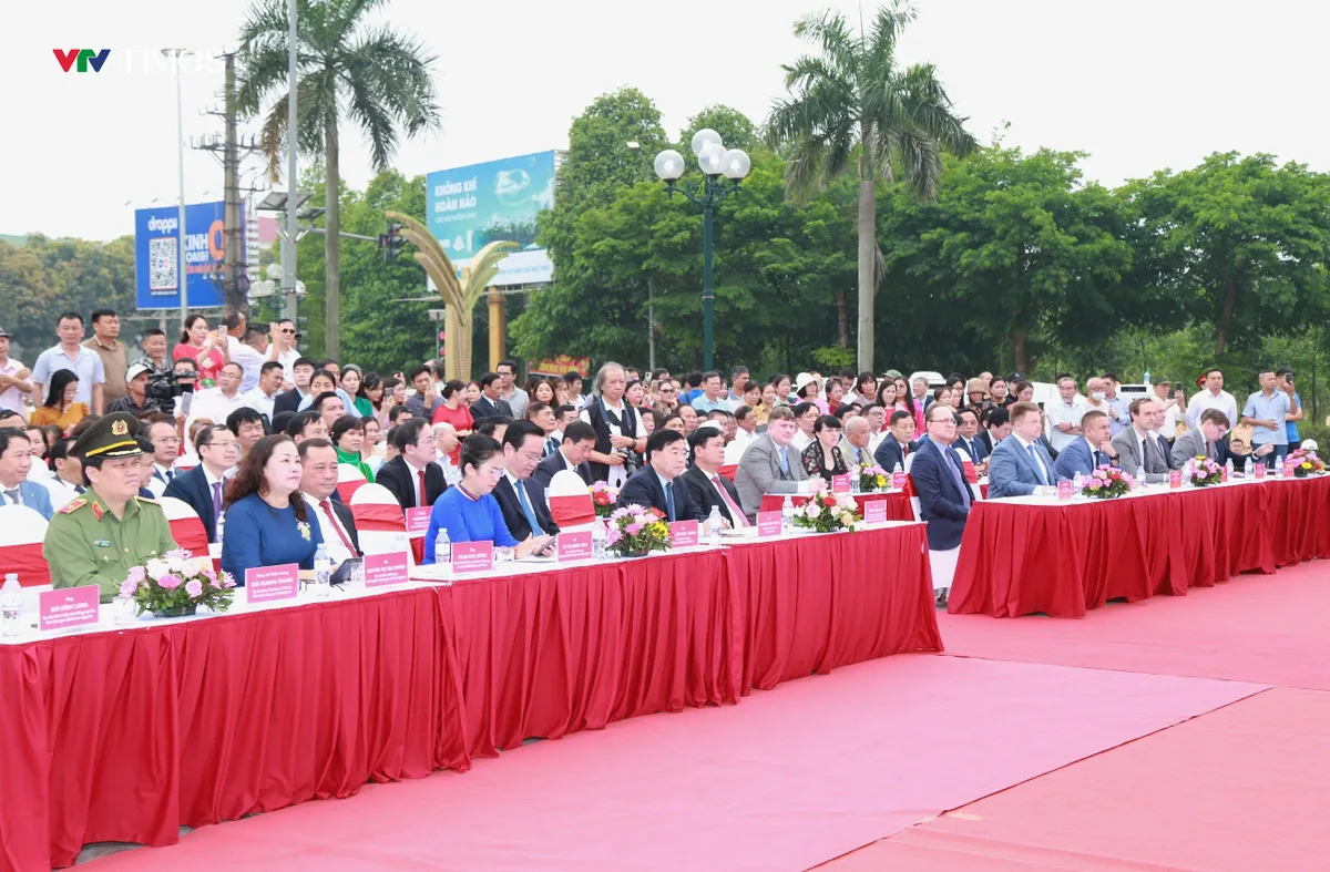 Khánh thành tượng đài Lenin tại thành phố Vinh, Nghệ An - Ảnh 2.