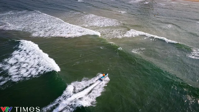 Gần 100 người tham gia diễn tập cứu hộ, cứu nạn tr&ecirc;n b&atilde;i biển Nhật Lệ (Quảng B&igrave;nh) - Ảnh 2.