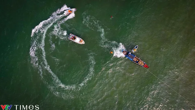 Gần 100 người tham gia diễn tập cứu hộ, cứu nạn tr&ecirc;n b&atilde;i biển Nhật Lệ (Quảng B&igrave;nh) - Ảnh 3.