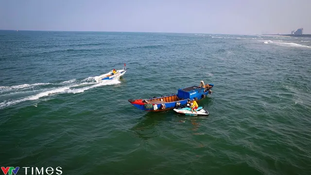 Gần 100 người tham gia diễn tập cứu hộ, cứu nạn tr&ecirc;n b&atilde;i biển Nhật Lệ (Quảng B&igrave;nh) - Ảnh 4.