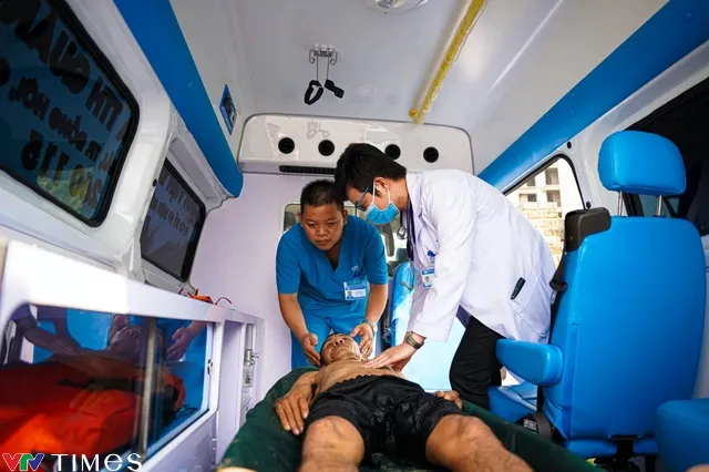 Gần 100 người tham gia diễn tập cứu hộ, cứu nạn tr&ecirc;n b&atilde;i biển Nhật Lệ (Quảng B&igrave;nh) - Ảnh 9.