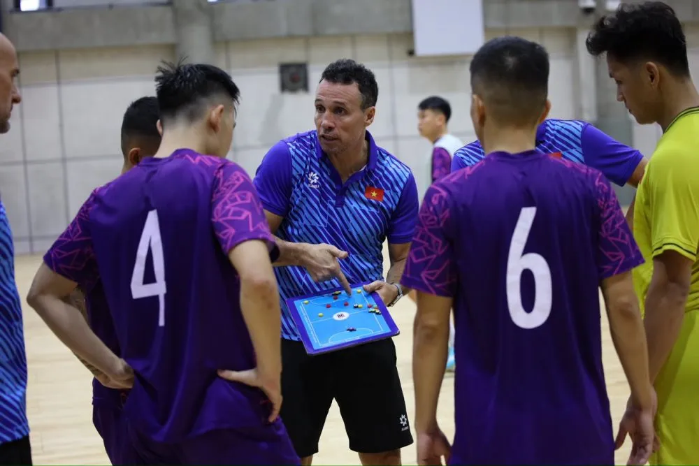HLV Diego Giustozzi: Đội tuyển Futsal Việt Nam đã sẵn sàng - Ảnh 4. HLV Diego Giustozzi: Đội tuyển Futsal Việt Nam đã sẵn sàng - Ảnh 4.