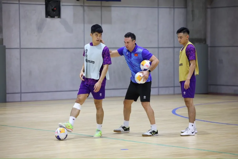 HLV Diego Giustozzi: Đội tuyển Futsal Việt Nam đã sẵn sàng - Ảnh 2. HLV Diego Giustozzi: Đội tuyển Futsal Việt Nam đã sẵn sàng - Ảnh 2.