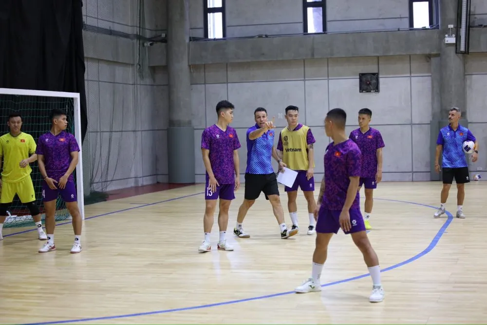 HLV Diego Giustozzi: Đội tuyển Futsal Việt Nam đã sẵn sàng - Ảnh 1. HLV Diego Giustozzi: Đội tuyển Futsal Việt Nam đã sẵn sàng - Ảnh 1.