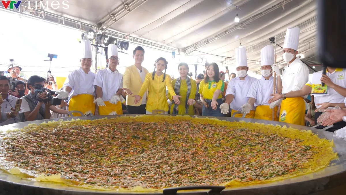 B&aacute;nh x&egrave;o 3m si&ecirc;u khồng lồ ở Cần Thơ tr&igrave;nh l&agrave;ng - Ảnh 5.