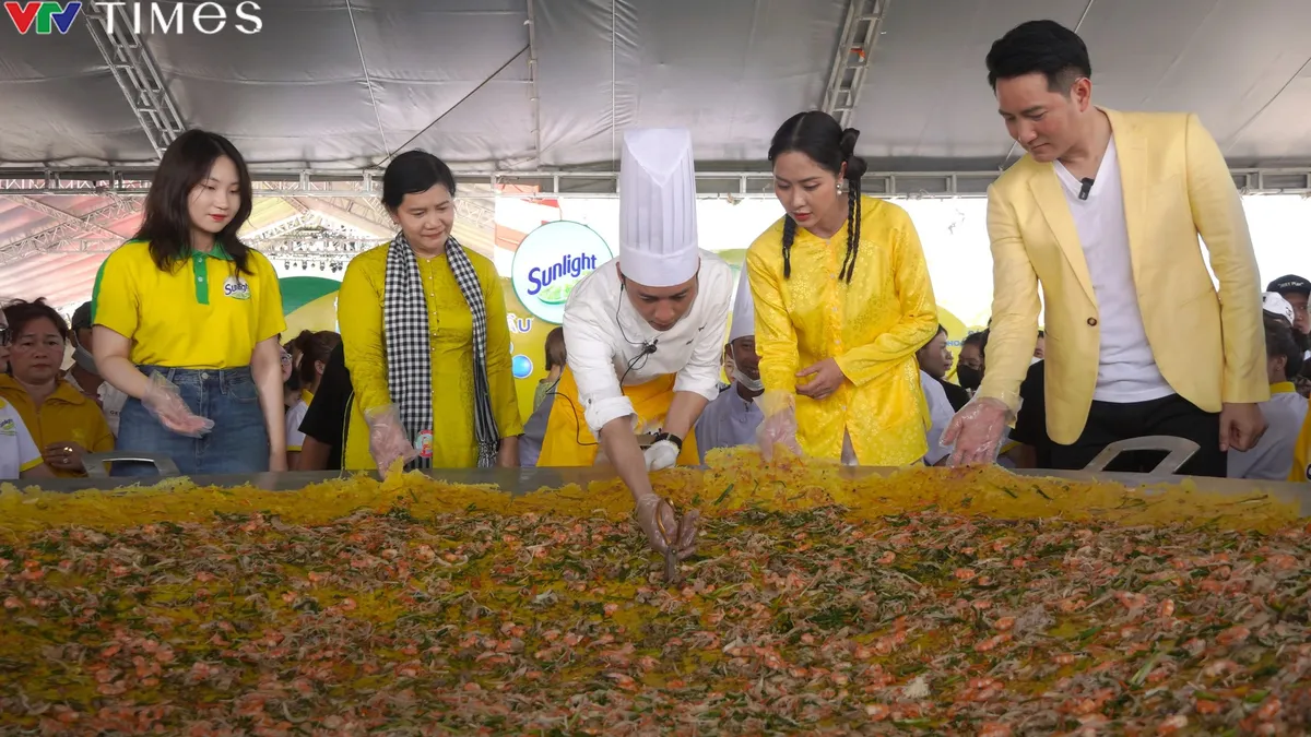 B&aacute;nh x&egrave;o 3m si&ecirc;u khồng lồ ở Cần Thơ tr&igrave;nh l&agrave;ng - Ảnh 8.