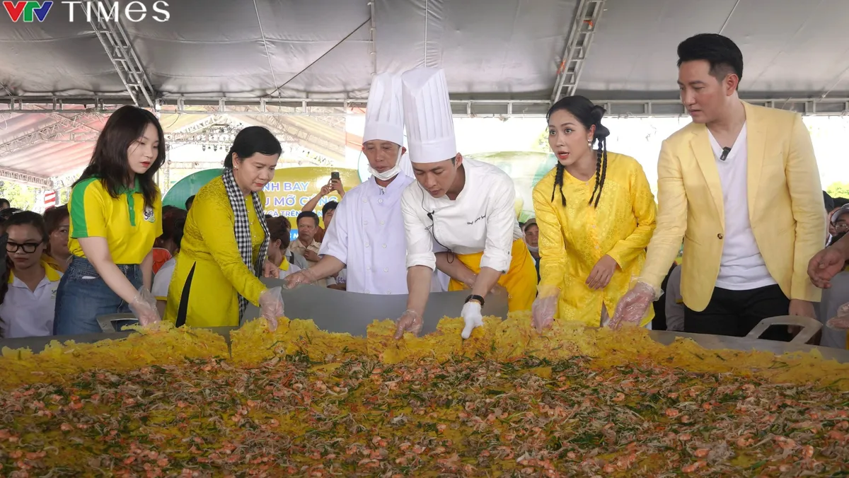 B&aacute;nh x&egrave;o 3m si&ecirc;u khồng lồ ở Cần Thơ tr&igrave;nh l&agrave;ng - Ảnh 6.