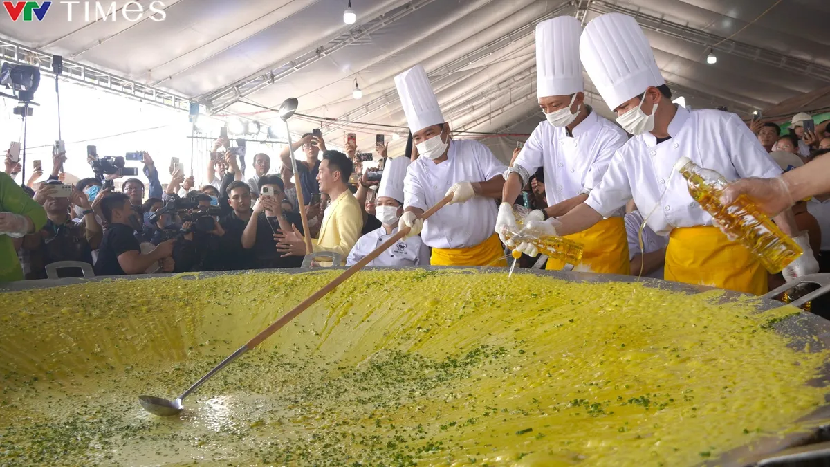 B&aacute;nh x&egrave;o 3m si&ecirc;u khồng lồ ở Cần Thơ tr&igrave;nh l&agrave;ng - Ảnh 3.