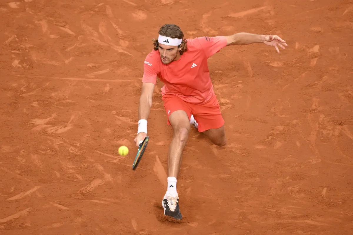 Stefanos Tsitsipas vào tứ kết Barcelona mở rộng - Ảnh 1. Stefanos Tsitsipas vào tứ kết Barcelona mở rộng - Ảnh 1.