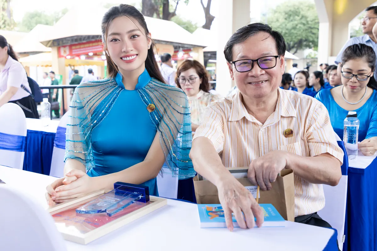 Lương Thùy Linh trở thành Đại sứ văn hóa đọc TP Hồ Chí Minh - Ảnh 2.