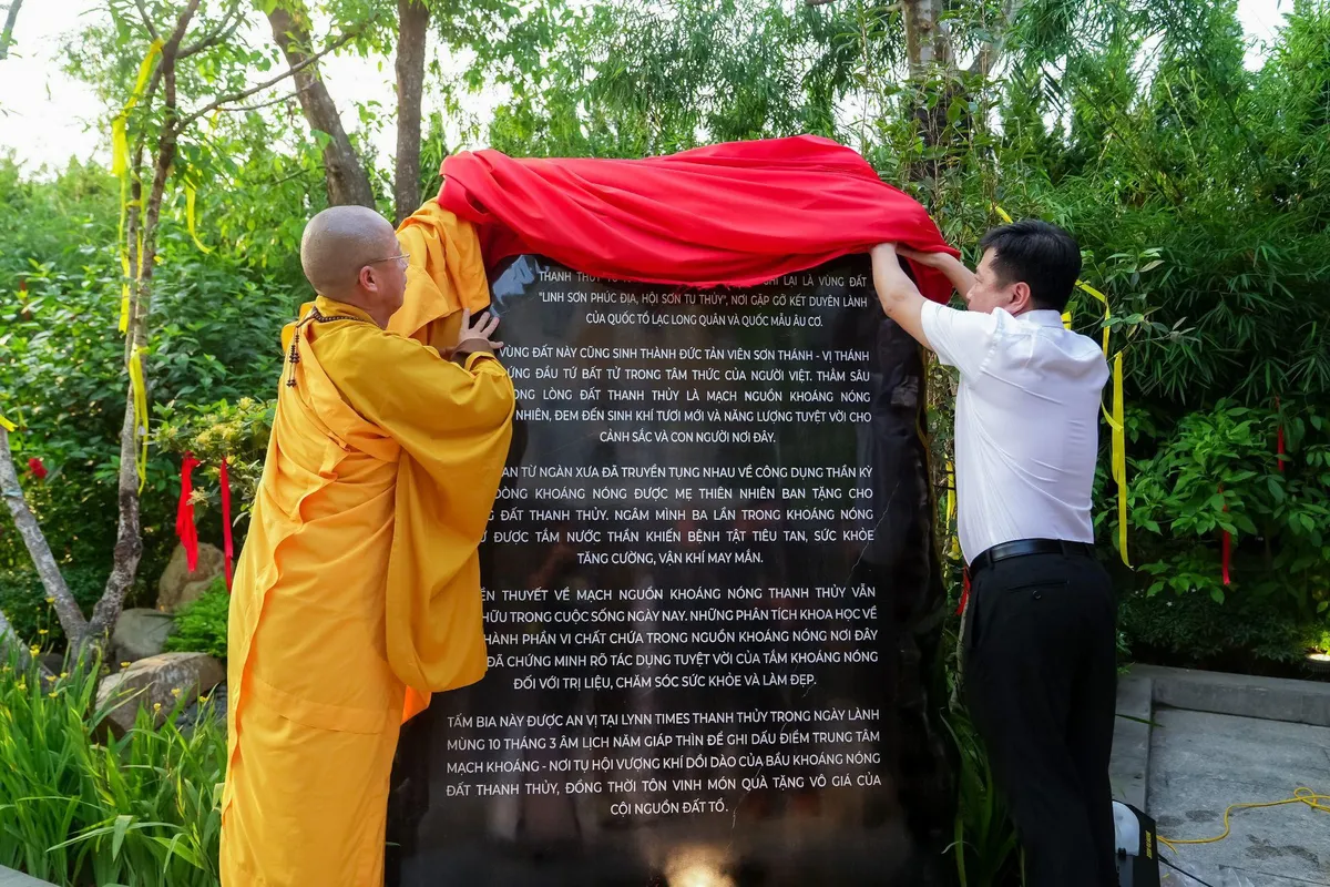 H&agrave;ng chục ngh&igrave;n du kh&aacute;ch gh&eacute; Lynn Times Thanh Thủy m&ugrave;a lễ hội - Ảnh 3.