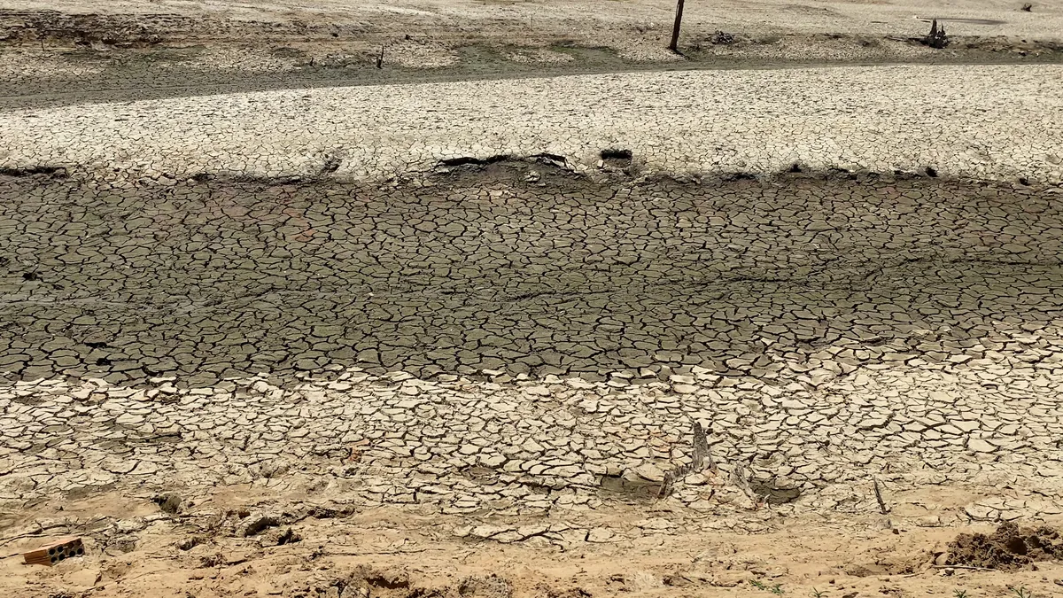 B&igrave;nh Thuận: C&aacute;c hồ chứa nước cạn kh&ocirc;, h&agrave;ng trăm hộ d&acirc;n đang &ldquo;kh&aacute;t nước&rdquo;  - Ảnh 3.