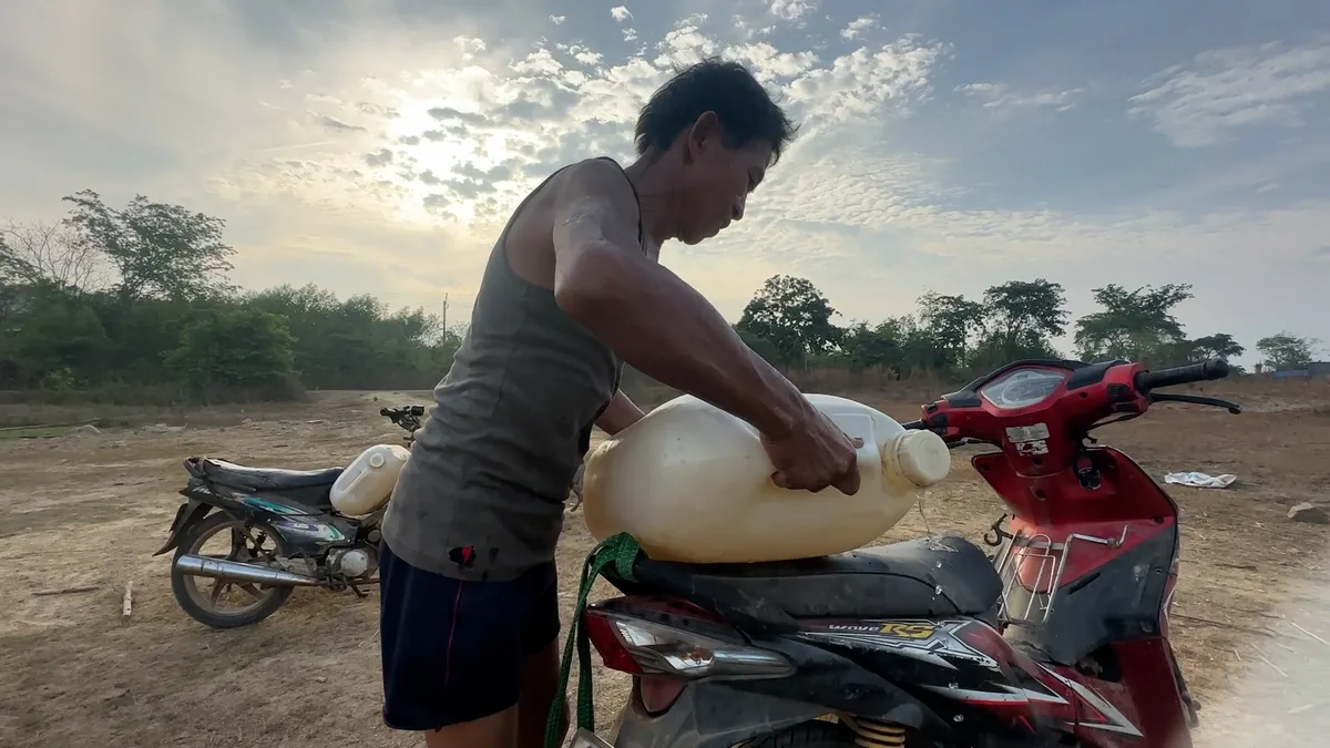 B&igrave;nh Thuận: C&aacute;c hồ chứa nước cạn kh&ocirc;, h&agrave;ng trăm hộ d&acirc;n đang &ldquo;kh&aacute;t nước&rdquo;  - Ảnh 8.