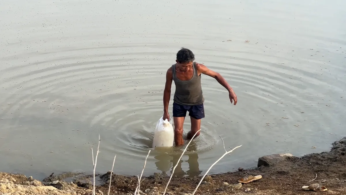B&igrave;nh Thuận: C&aacute;c hồ chứa nước cạn kh&ocirc;, h&agrave;ng trăm hộ d&acirc;n đang &ldquo;kh&aacute;t nước&rdquo;  - Ảnh 7.