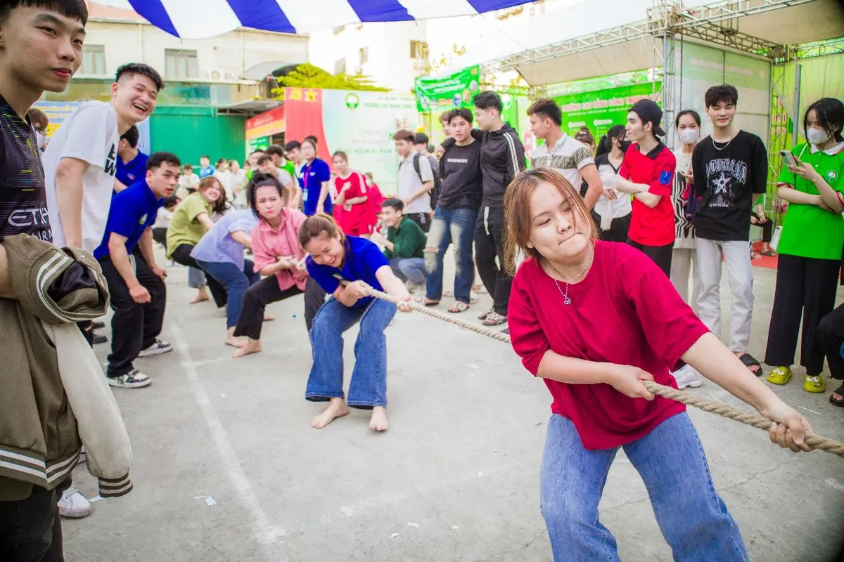 Khai mạc “Hội thao sinh viên chào mừng 93 năm ngày thành lập Đoàn TNCS Hồ Chí Minh” - Ảnh 4.