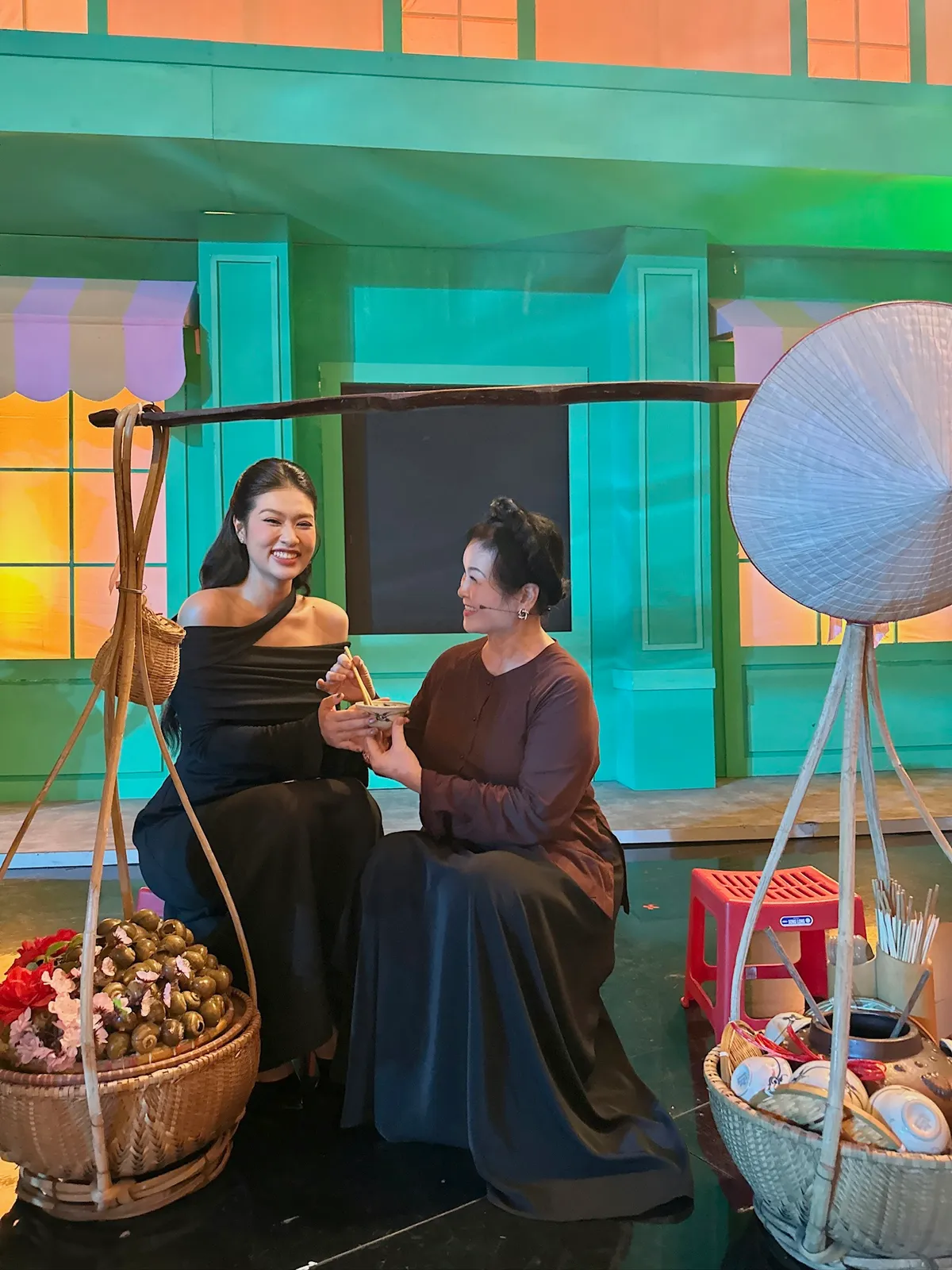 Hoa hậu Thi&ecirc;n &Acirc;n chia sẻ m&oacute;n ăn tuổi thơ trong Qu&aacute;n quen ch&iacute;nh gốc - Ảnh 8.