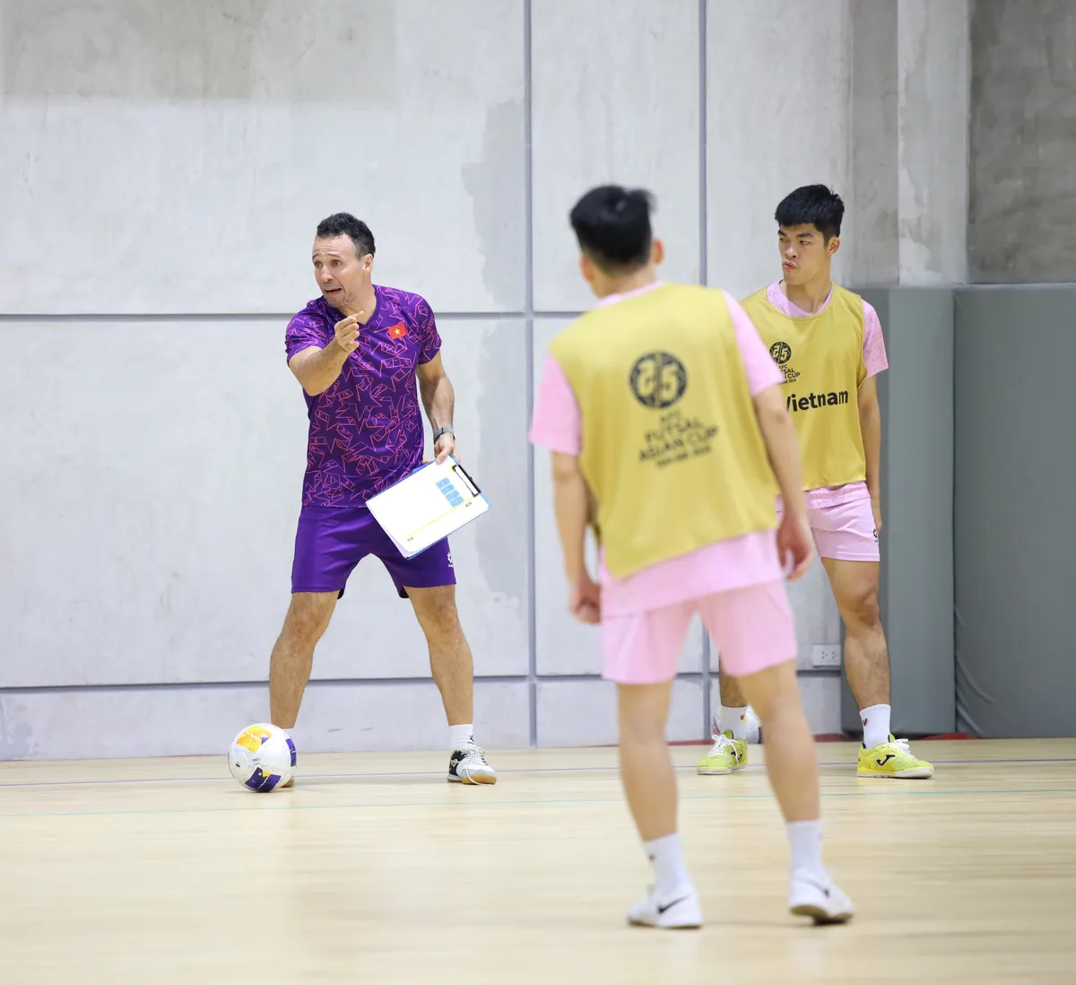 ĐT futsal Việt Nam phục hồi, chuẩn cho trận đấu với ĐT futsal Thái Lan - Ảnh 2.
