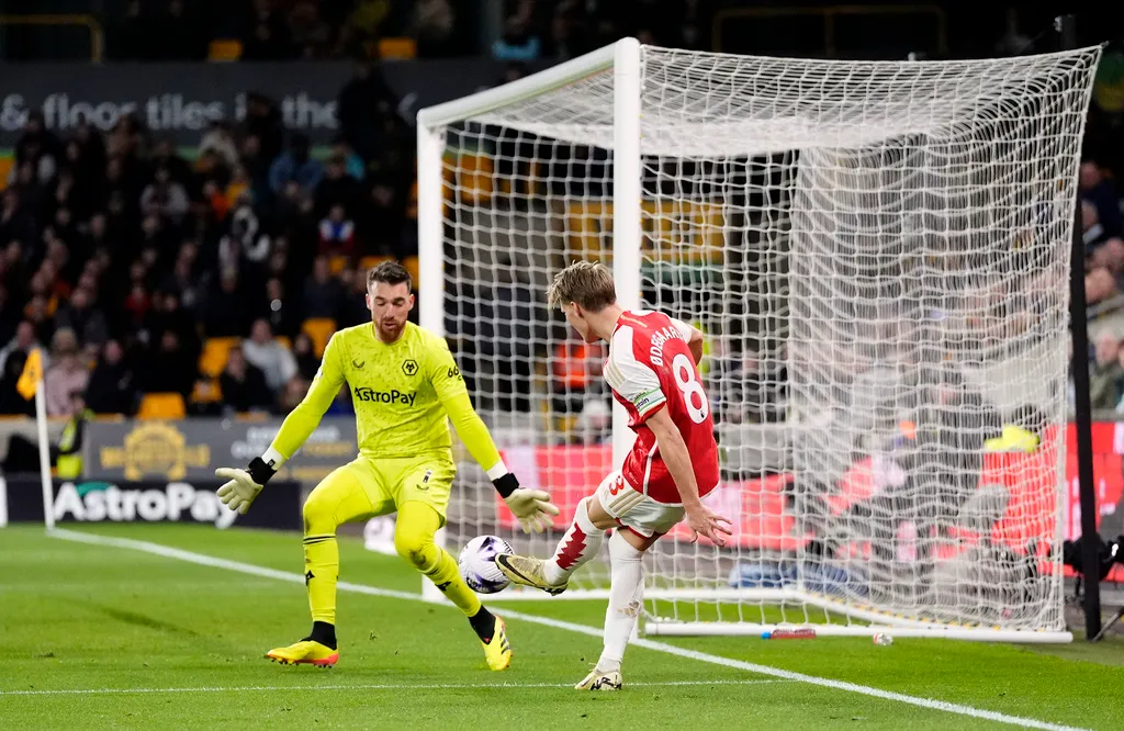 Arsenal vươn lên dẫn đầu Ngoại hạng Anh - Ảnh 2. Arsenal vươn lên dẫn đầu Ngoại hạng Anh - Ảnh 2.