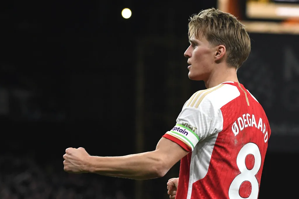 Arsenal vươn lên dẫn đầu Ngoại hạng Anh - Ảnh 3. Arsenal vươn lên dẫn đầu Ngoại hạng Anh - Ảnh 3.