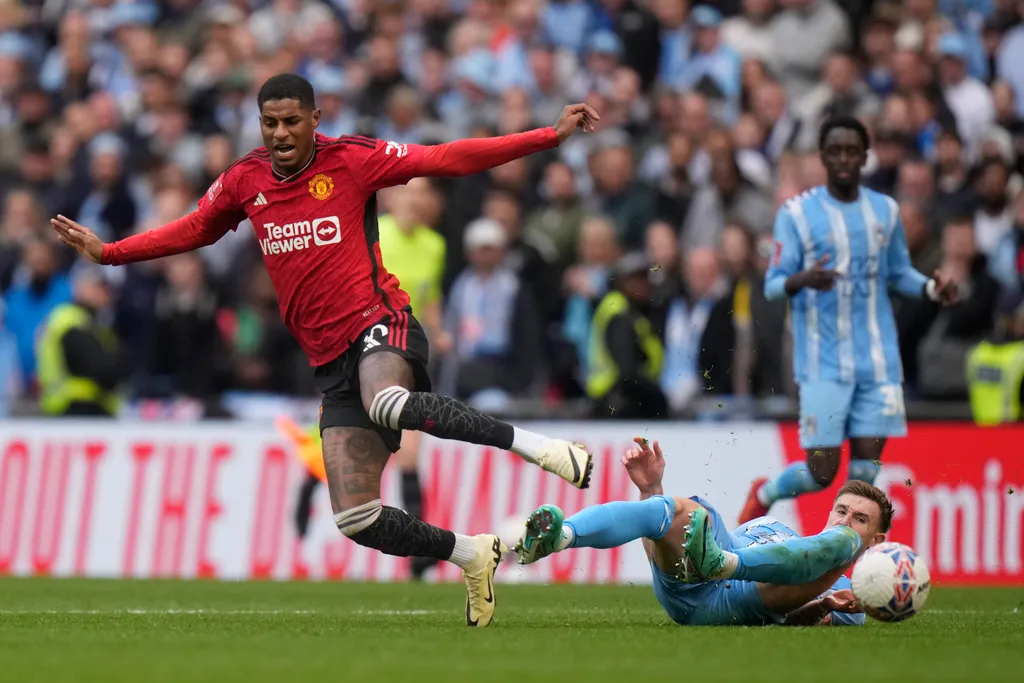 Thắng nghẹt thở, Man Utd gặp Man City ở chung kết FA Cup - Ảnh 2. Thắng nghẹt thở, Man Utd gặp Man City ở chung kết FA Cup - Ảnh 2.