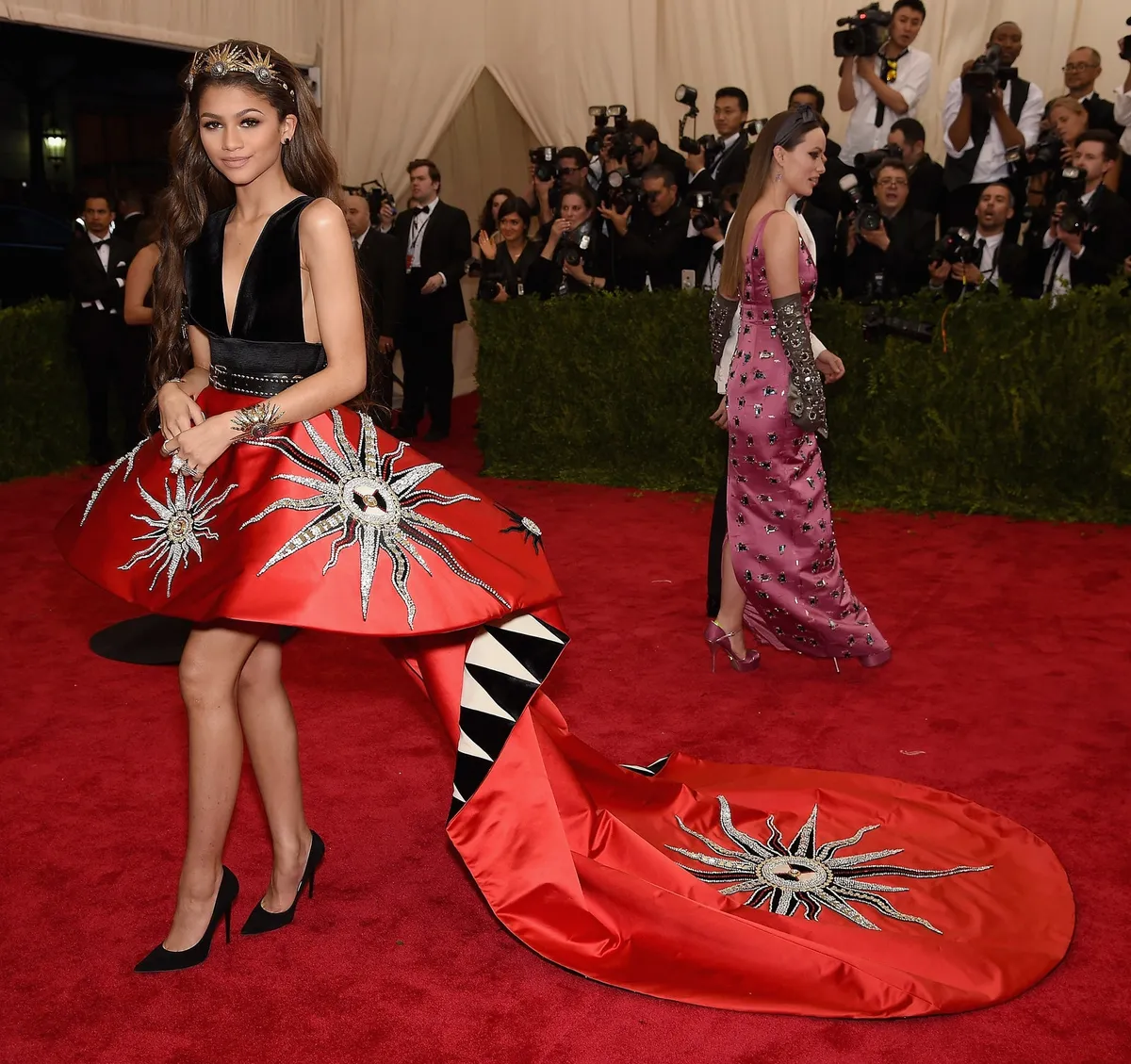 Phong cách thời trang của Zendaya tại Met Gala - Ảnh 1.