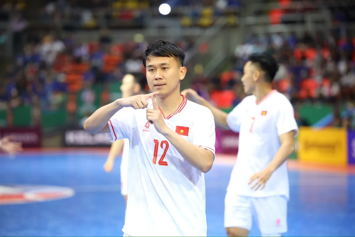 VCK Futsal châu Á 2024: ĐT futsal Việt Nam giành vé vào tứ kết - Ảnh 4. VCK Futsal châu Á 2024: ĐT futsal Việt Nam giành vé vào tứ kết - Ảnh 4.